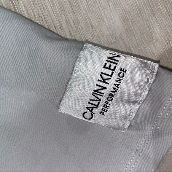 Calvin Klein gray T-shirt - Picture 4 of 5
